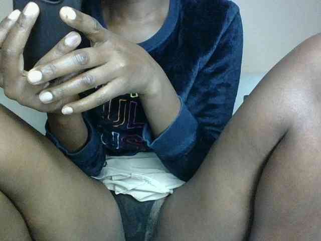 BlushAndMoan webcam