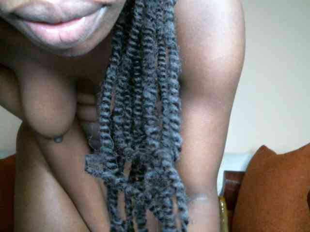 BlushAndMoan webcam