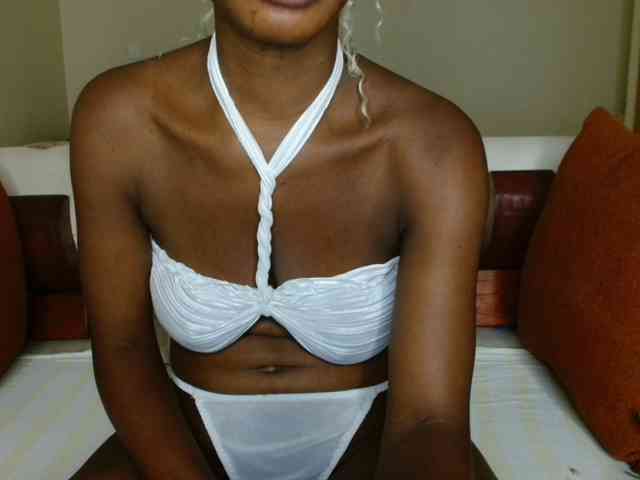 BlushAndMoan webcam