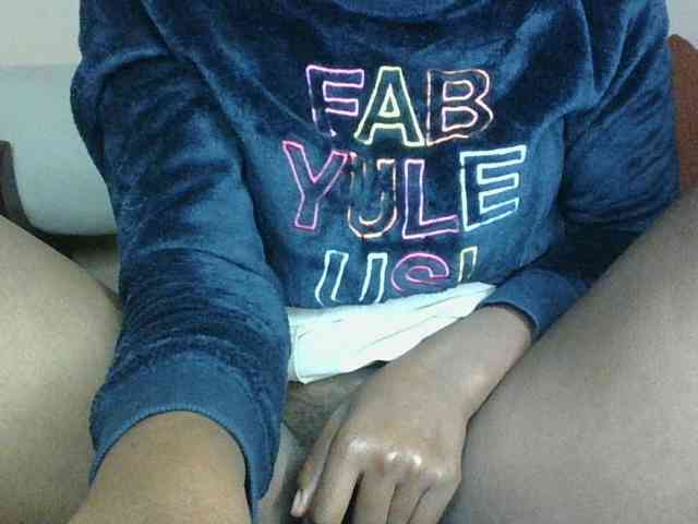 BlushAndMoan webcam