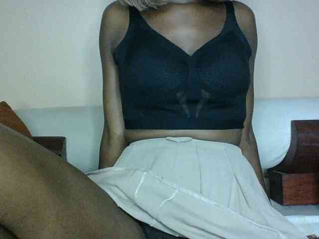 BlushAndMoan webcam