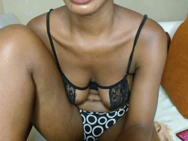 BlushAndMoan webcam
