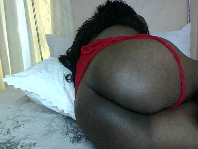 BlushAndMoan webcam