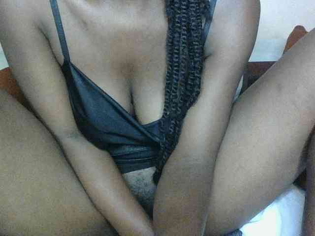 BlushAndMoan webcam