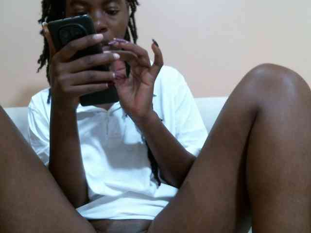 BlushAndMoan webcam