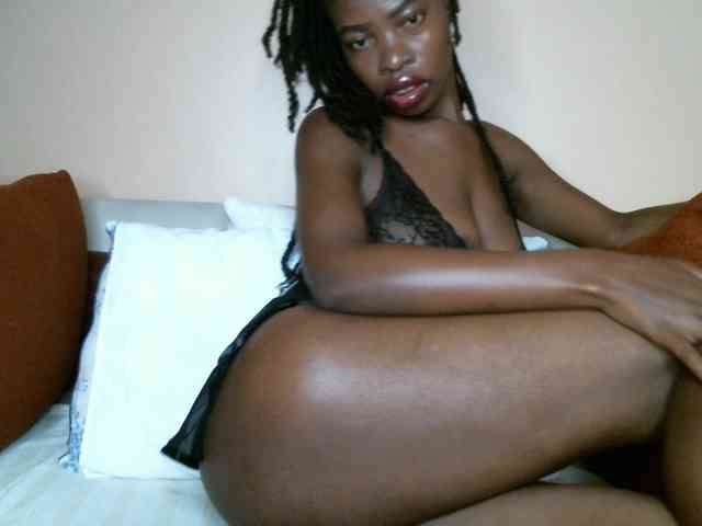 BlushAndMoan webcam