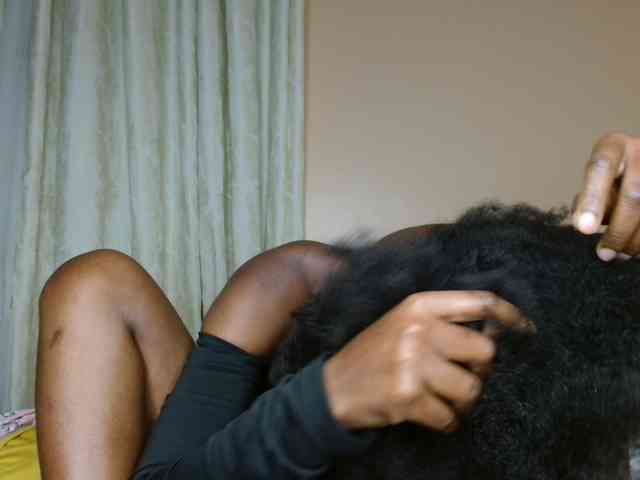 BlushAndMoan webcam