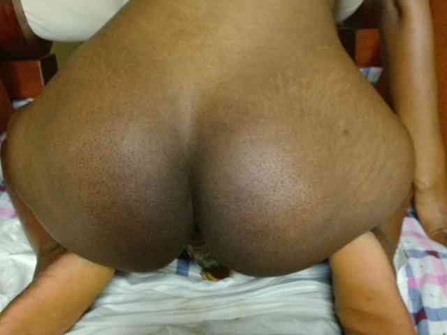 BlushAndMoan webcam