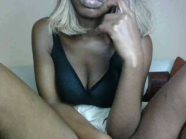 BlushAndMoan webcam