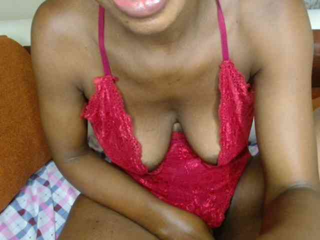 BlushAndMoan webcam