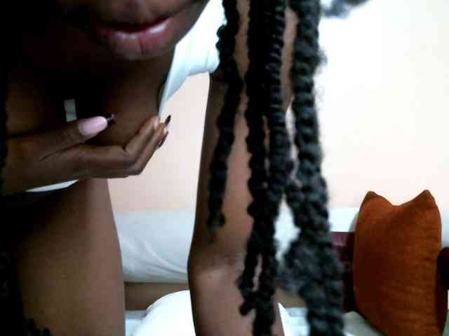 BlushAndMoan webcam