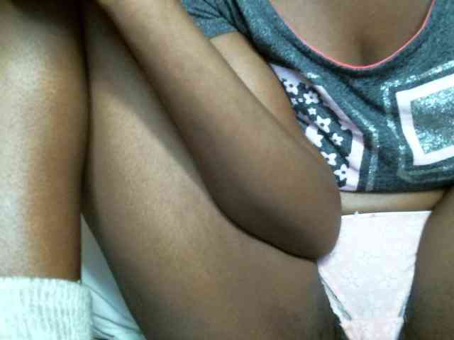 BlushAndMoan webcam