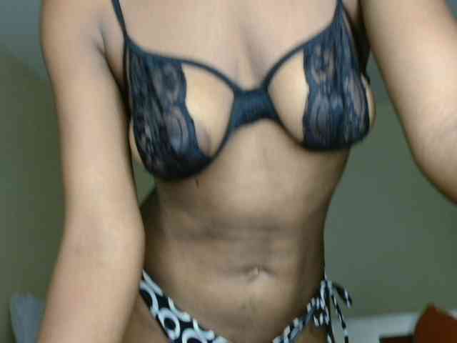 BlushAndMoan webcam