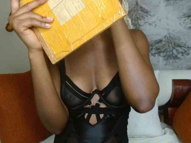 BlushAndMoan webcam
