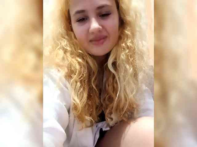 BloodyLisss webcam