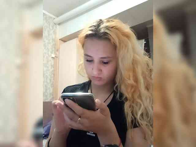 BloodyLisss webcam