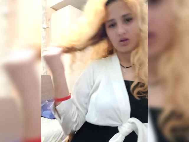 BloodyLisss webcam