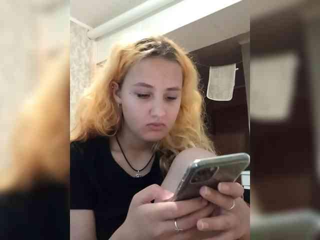 BloodyLisss webcam