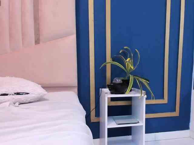 Lily-Hazell webcam