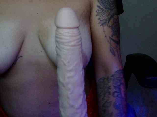 Alikaiwolf webcam