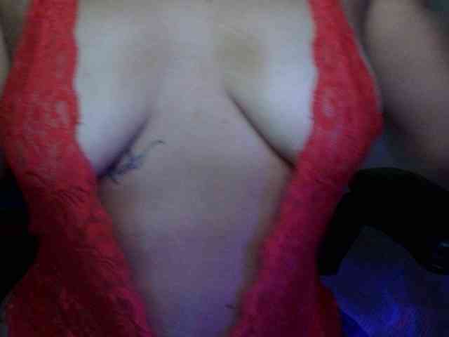 Alikaiwolf webcam