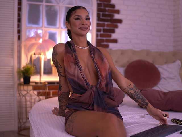 NyssaSky live cam