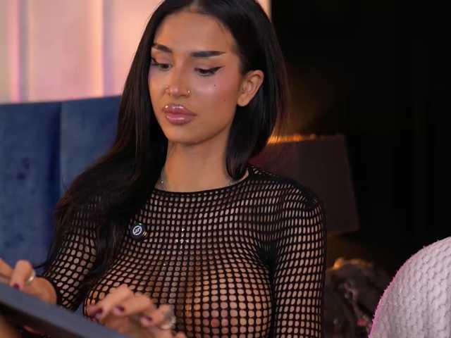 le modèle KimNaty est en webcam porno dans un show sur le site bongacams, il possède les tags suivants: White/Caucasian,Brunette,Shaved