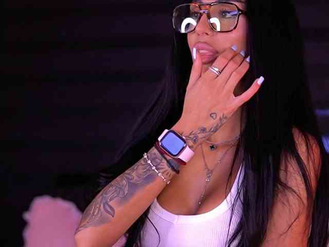 KimNaty webcam