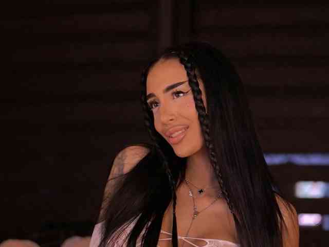 KimNaty webcam