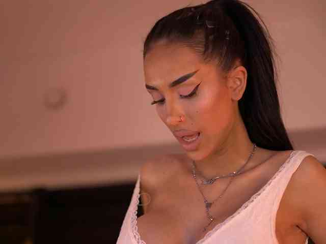 KimNaty webcam