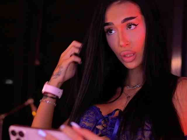 KimNaty webcam