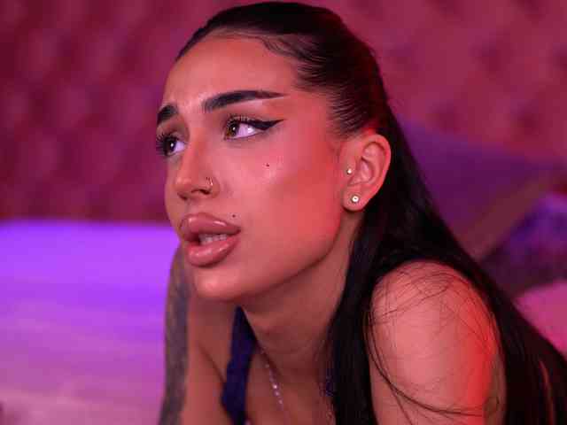 KimNaty webcam