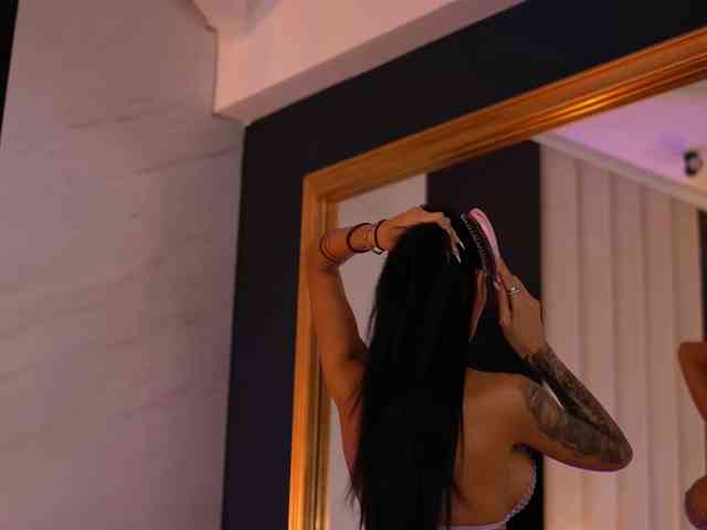 KimNaty webcam