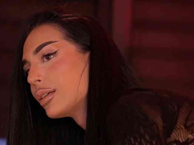 KimNaty webcam