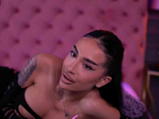 KimNaty webcam