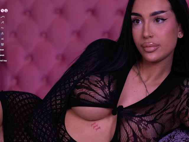 KimNaty webcam