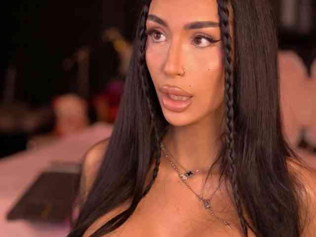 KimNaty webcam