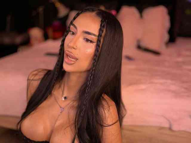 KimNaty webcam