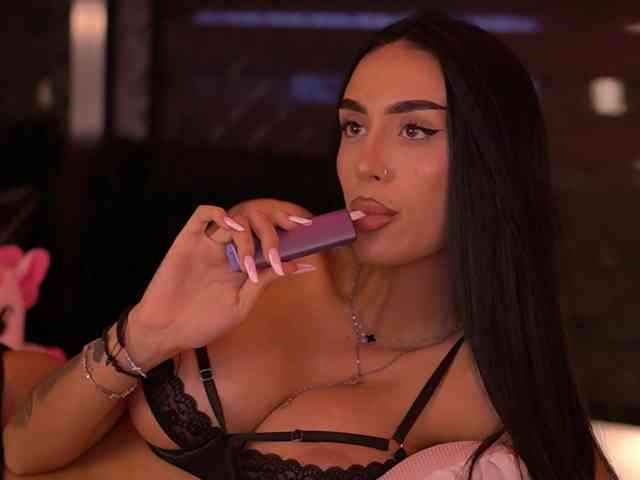 KimNaty webcam