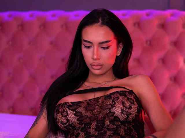 KimNaty webcam