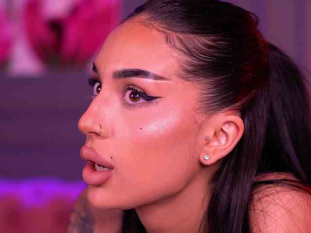 KimNaty webcam