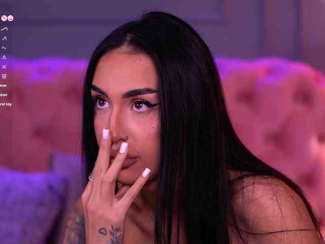 KimNaty webcam