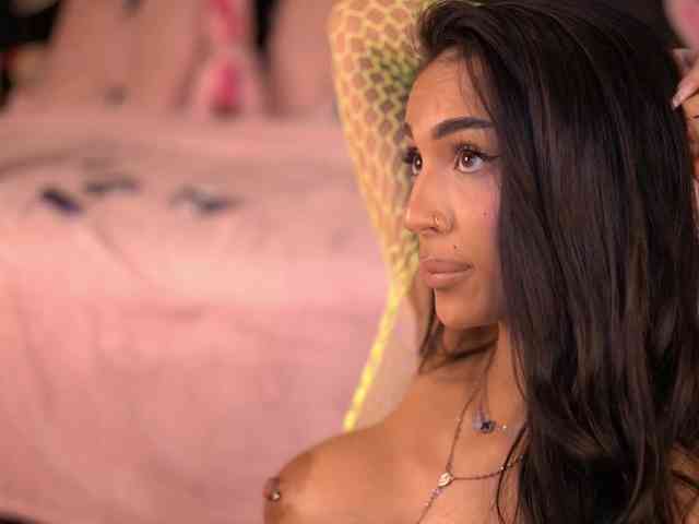 KimNaty webcam