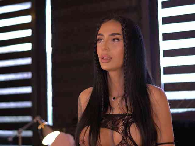 KimNaty webcam