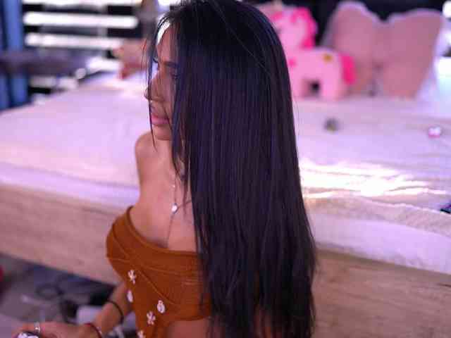KimNaty webcam