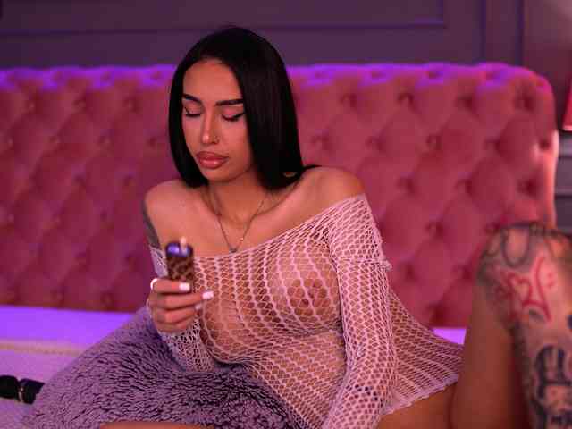 KimNaty webcam