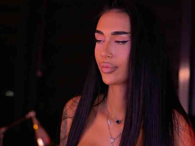 KimNaty webcam