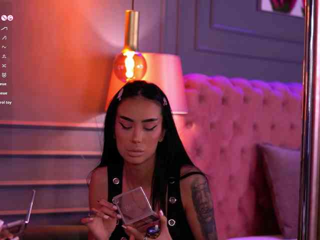 KimNaty webcam