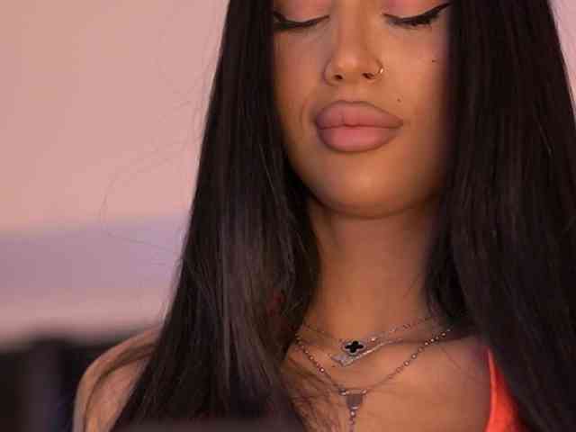 KimNaty webcam