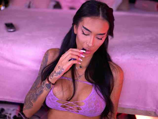 KimNaty webcam